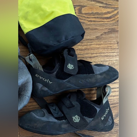 Evolv Climbing Shoes - Black and Gray - Picture 1 of 2
